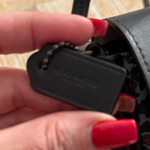 Coach Reversible - Picture 4 of 17